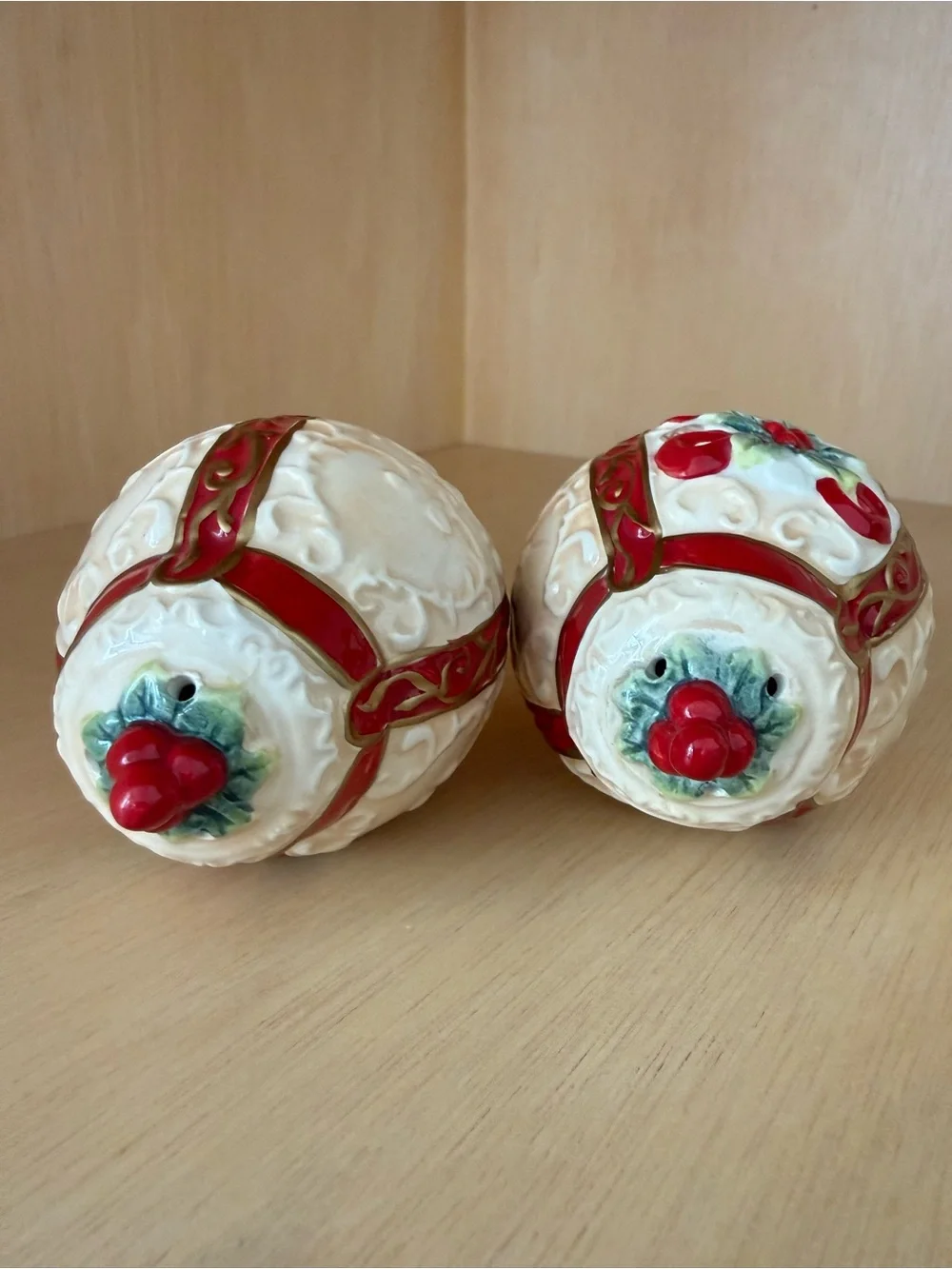 Cosmos Gifts Christmas Poinsettia Salt and Pepper Shakers Ceramic Holiday Decor
